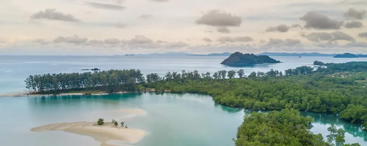 An Eden of Islands - the Explorations of Dr Helfer